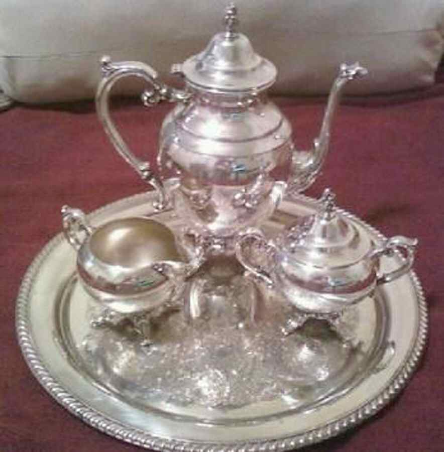 200 (Silverplate, Hollowware) Silverplate Coffee Pot by International Silver-1