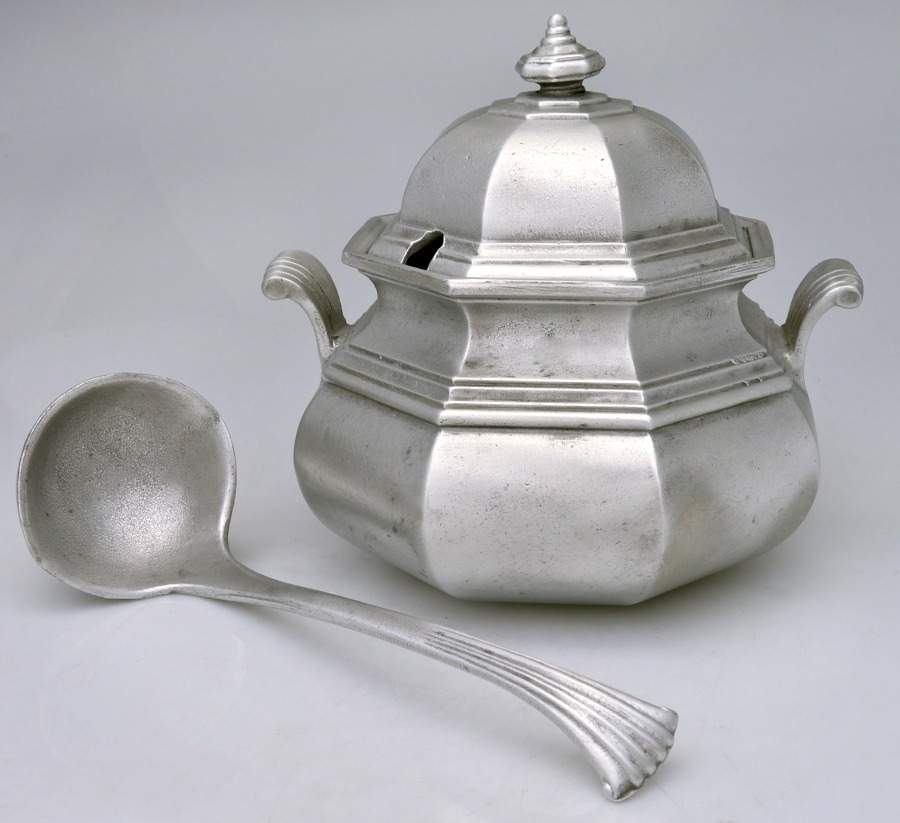 INS545 (Pewter, Hollowware) Tureen W/Lid & Ladle by International Silver-1