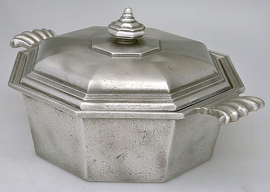 INS545 (Pewter, Hollowware) 1 Quart Round Covered Casserole by International Silver-1