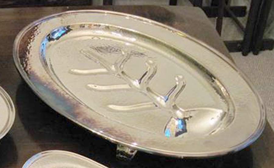2215 (Silverplate, Hollowware) 18" 4 Toed Meat Platter with Well by International Silver-1