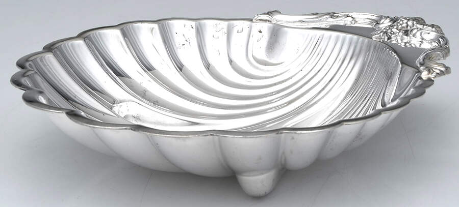 997 (Silverplate, Hollowware) 10" Shell Shape Bowl by International Silver-1