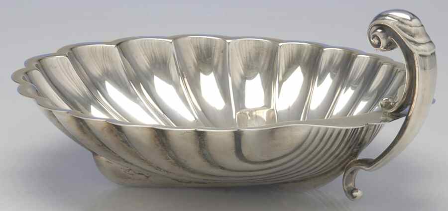 D282A (Sterling, Hollowware) 8" Shell Shape Bowl by International Silver-1