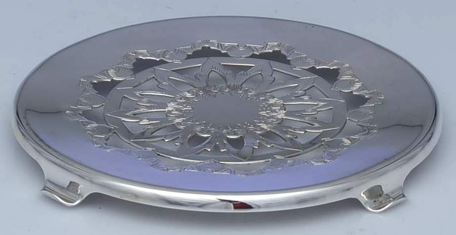 2076 (Silverplate, Hollowware) Trivet by International Silver-1
