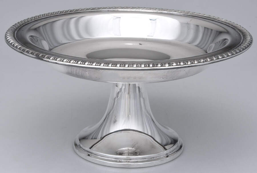842 (Silverplate, Hollowware) 10" Diameter Pedestal Cake Stand by International Silver-1