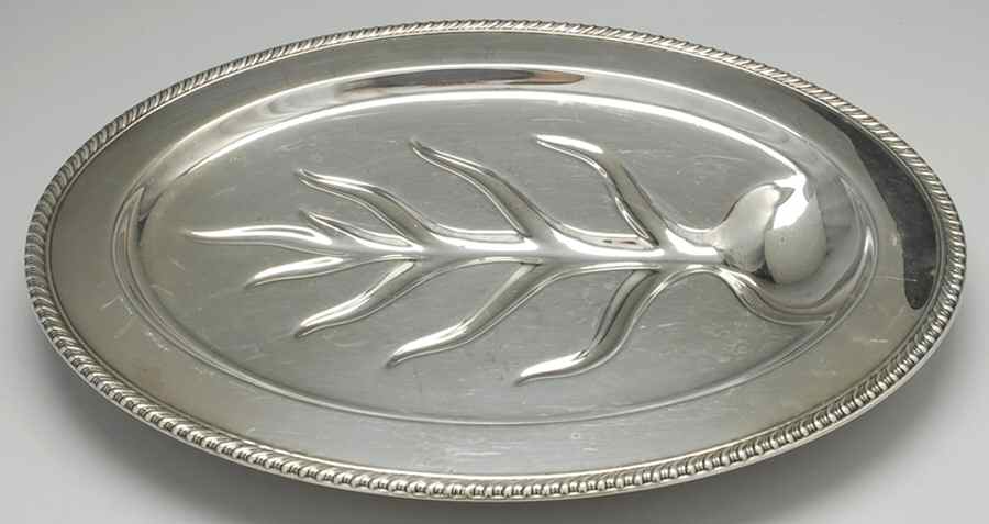 4510 (Silverplate, Hollowware) 18" 4 Toed Meat Platter with Well by International Silver-1