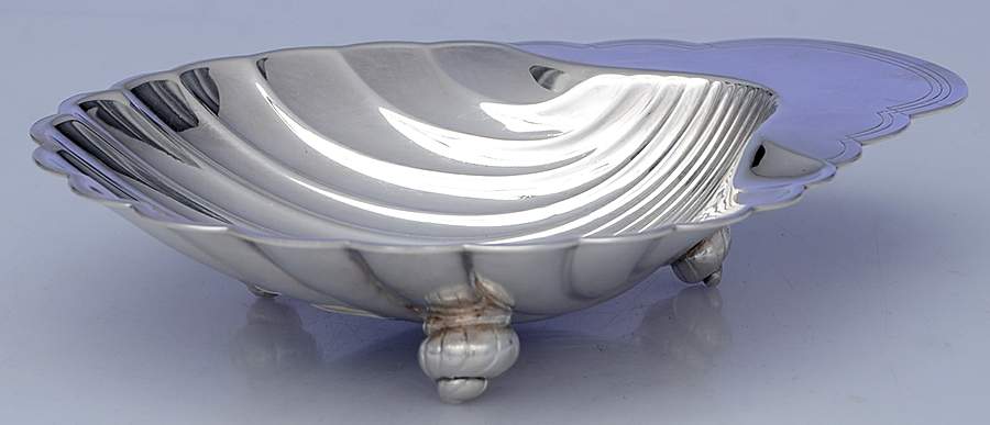 394 (Silverplate, Hollowware) 5" Shell Shape Bon Bon by International Silver-1