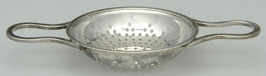 S75 (Sterling) Solid Individual Overcup Tea Strainer by International Silver-1