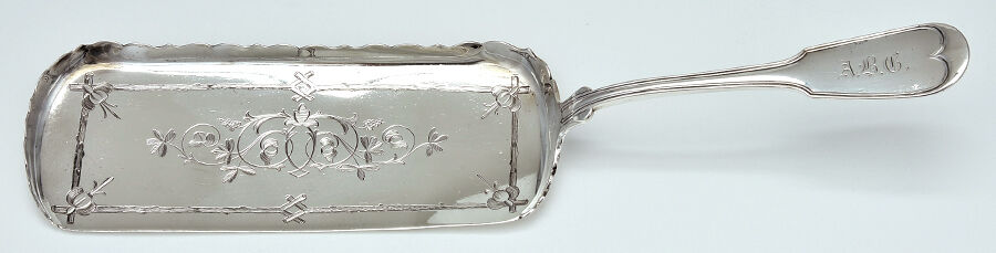 French Thread (Sterling) Large Flat Handle Crumb Knife/Crumber by John Polhamus-1