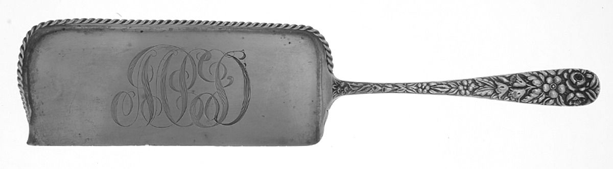 Repousse (Sterling) Large Flat Handle Crumb Knife/Crumber by J W Mealy & Co-1