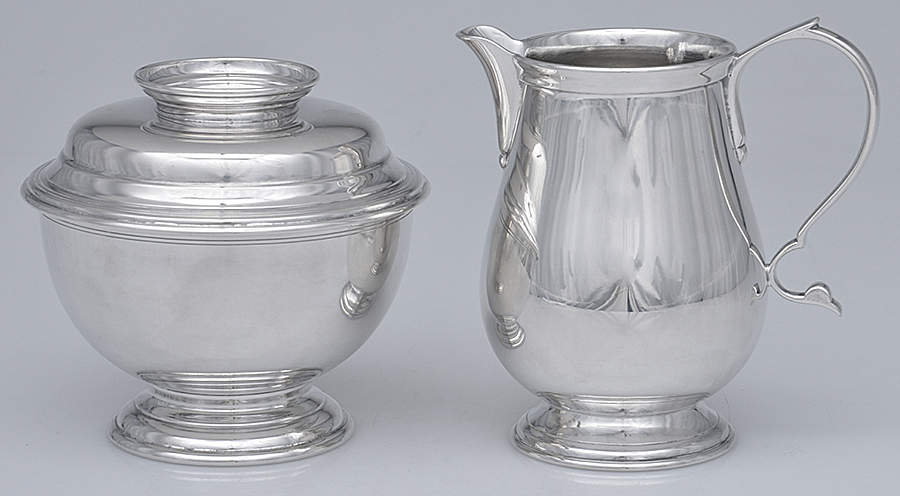 Williamsburg (Silverplate, Hollowware) Creamer & Sugar with Lid Set by Kirk Stieff-1