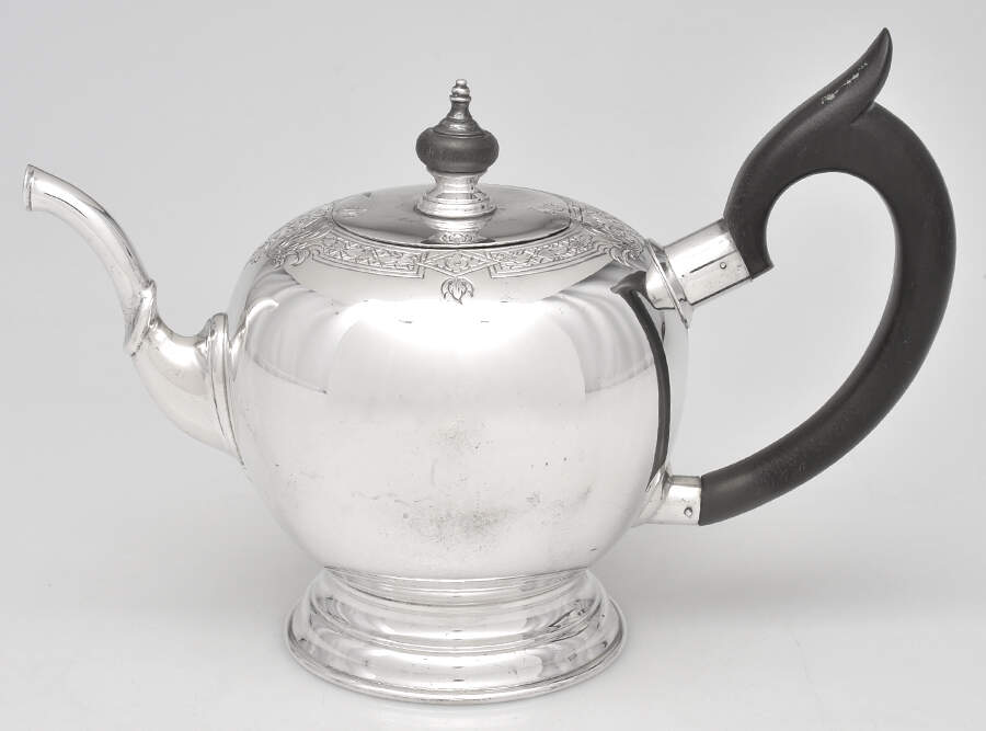 Williamsburg (Sterling, Hollowware) Teapot by Kirk Stieff-1