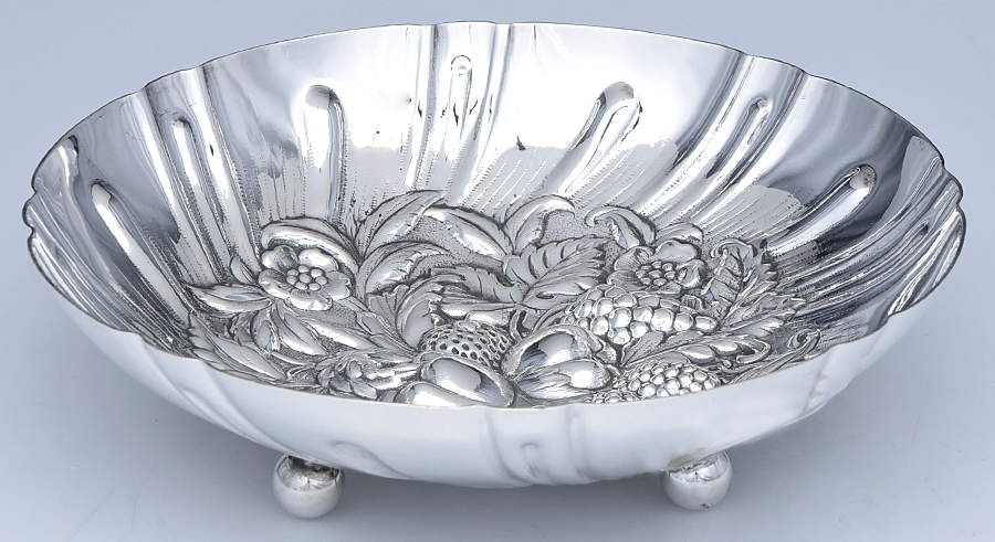 Repousse (Silverplate, Hollowware) Silverplate Footed Berry Bowl by Kirk Stieff-1