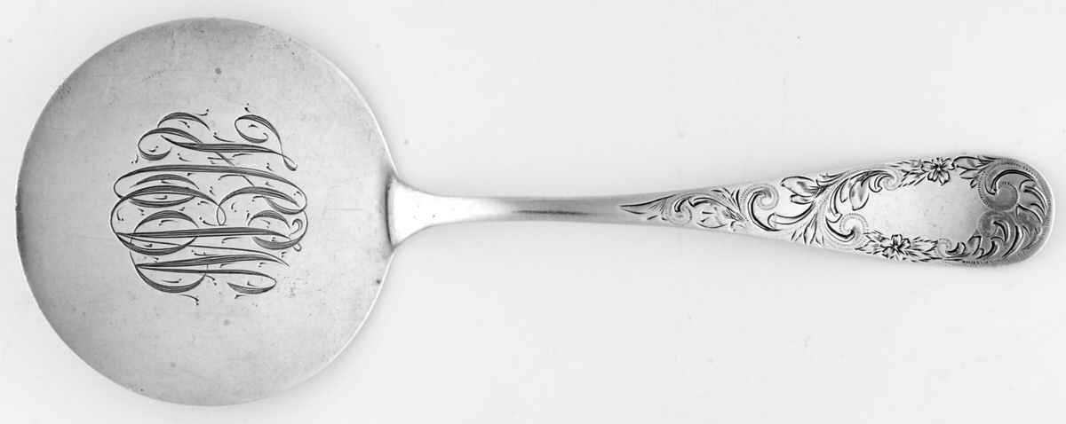 KIS15 (Sterling) Solid Hot Cake Server by Kirk Stieff-1