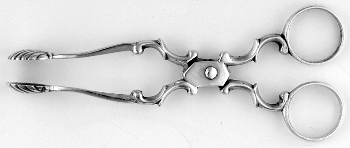KAV2 (Sterling) Sugar Tongs Small with Shell Tips by Kalo Shop-1