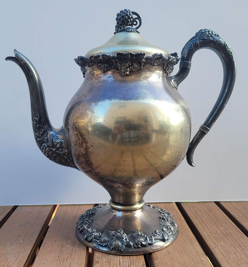 C8012 (Silverplate, Hollowware) Teapot by Knickerbocker Silver-1