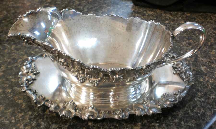 C8012 (Silverplate, Hollowware) Gravy Boat & Underplate by Knickerbocker Silver-1