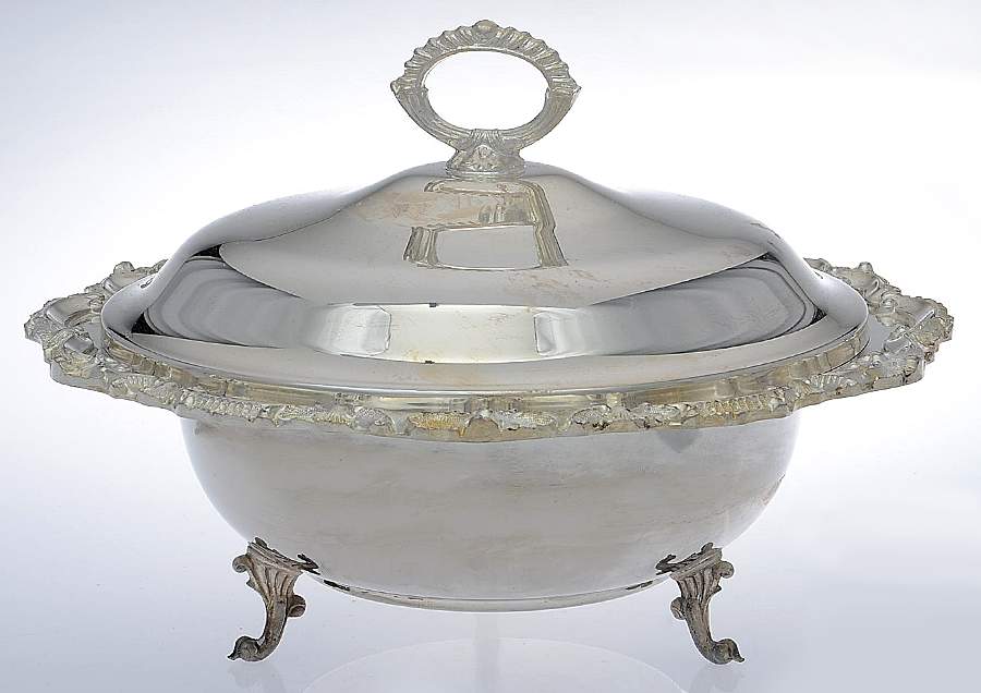 Silverplate Hollowware Plated Round Covered Casserole with Glass by Leonard Silver Mfg Co-1