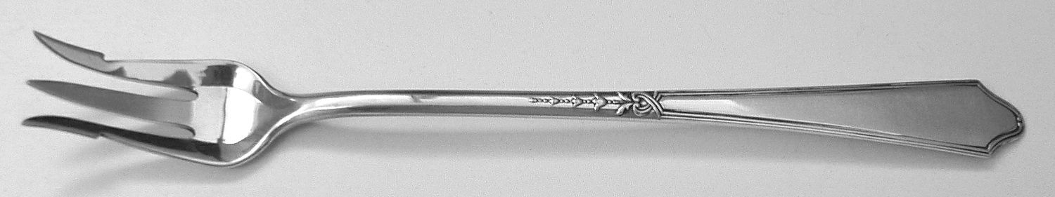 Chateau-Chateau Thierry(Sterling, 1919) Short Handle Pickle/Olive Fork by Lunt Silver-1
