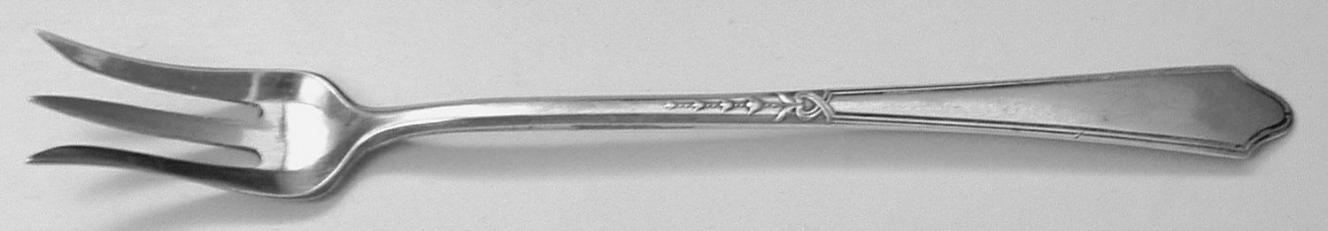 Chateau-Chateau Thierry(Sterling, 1919) Oyster Fork by Lunt Silver-1