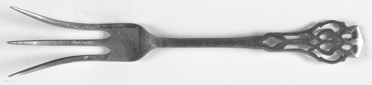 Chippendale (Sterling, 1910) Lemon Fork by Lunt Silver-1