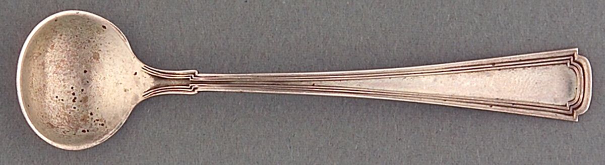 Cortland (Sterling, 1921) Master Salt Spoon by Lunt Silver-1
