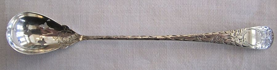 Dorothy Q (Sterling, 1883) Pierced Bowl Short Handle Olive Spoon by Lunt Silver-1