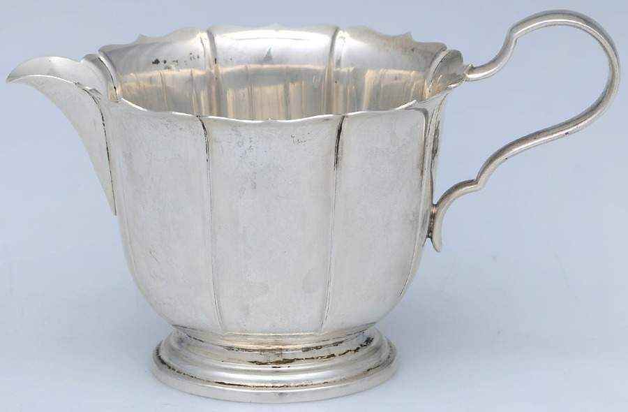 Early Dublin (Sterling, Hollowware) Mini Creamer by Lunt Silver-1