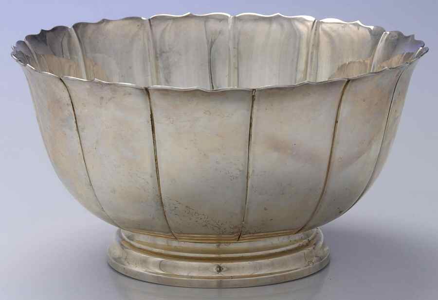 Early Dublin (Sterling, Hollowware) 9" Fluted Bowl by Lunt Silver-1