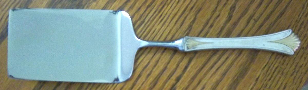Golden Regency Shell (Sterling, 1989) Lasagna Server with Stainless Blade by Lunt Silver-1
