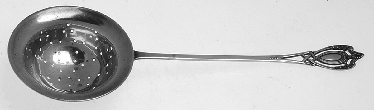 Monticello (Sterling, 1908) Solid Individual Overcup Tea Strainer by Lunt Silver-1