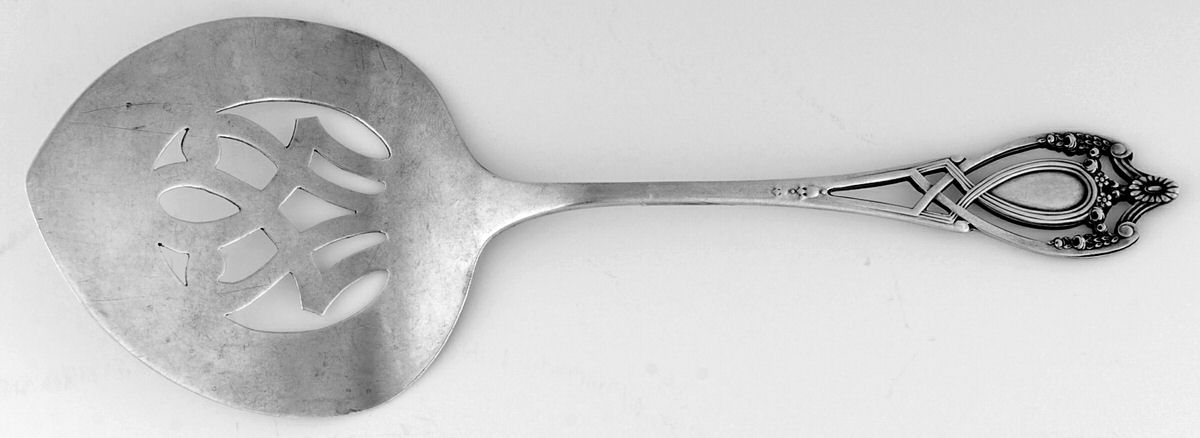 Monticello (Sterling, 1908) Tomato Server, Solid Piece by Lunt Silver-1