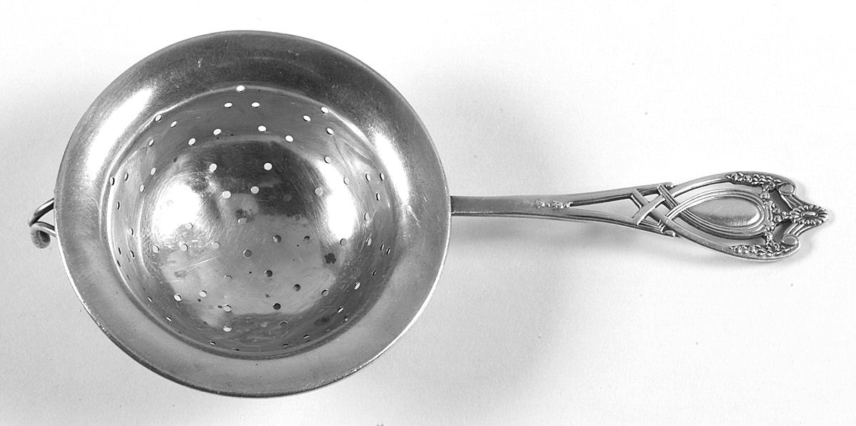 Monticello (Sterling, 1908) Solid Individual Overcup Tea Strainer by Lunt Silver-1