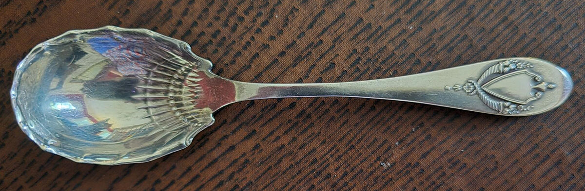 Mount Vernon (Sterling, 1905) Sugar Shell Spoon by Lunt Silver-1