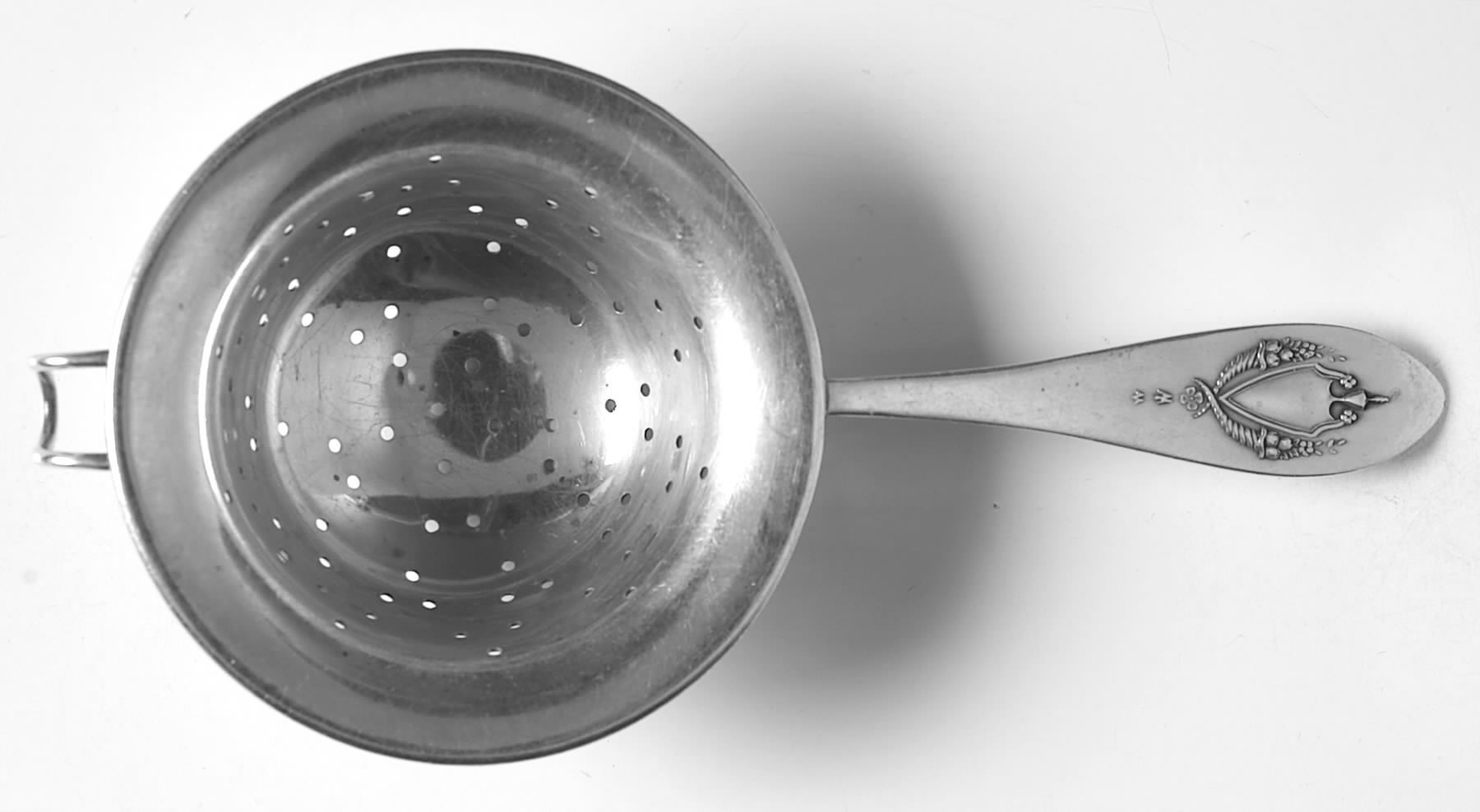 Mount Vernon (Sterling, 1905) Solid Individual Overcup Tea Strainer by Lunt Silver-1