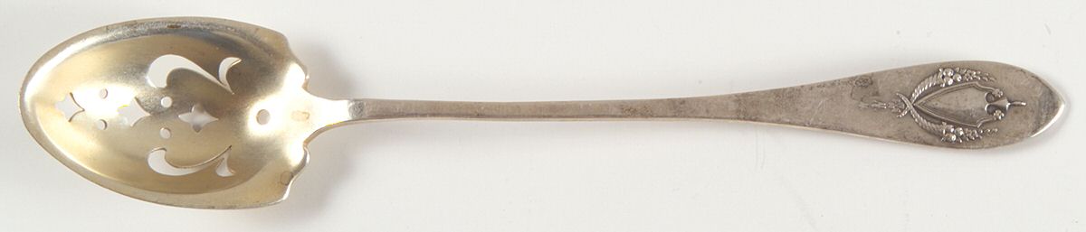 Mount Vernon (Sterling, 1905) Pierced Bowl Short Handle Olive Spoon by Lunt Silver-1