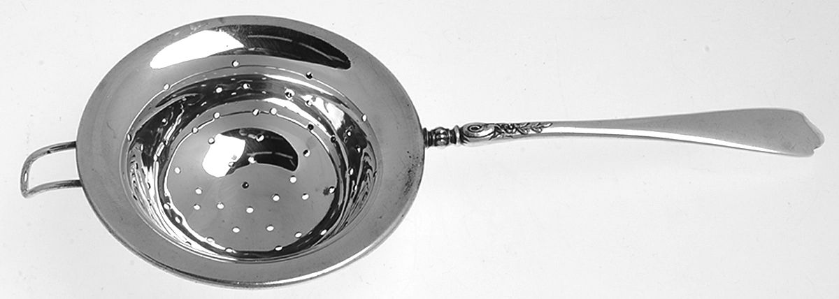Nellie Custis (Sterling, 1915) Solid Individual Overcup Tea Strainer by Lunt Silver-1