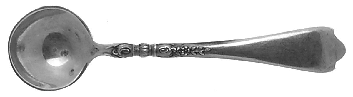 Nellie Custis (Sterling, 1915) Individual Salt Spoon by Lunt Silver-1