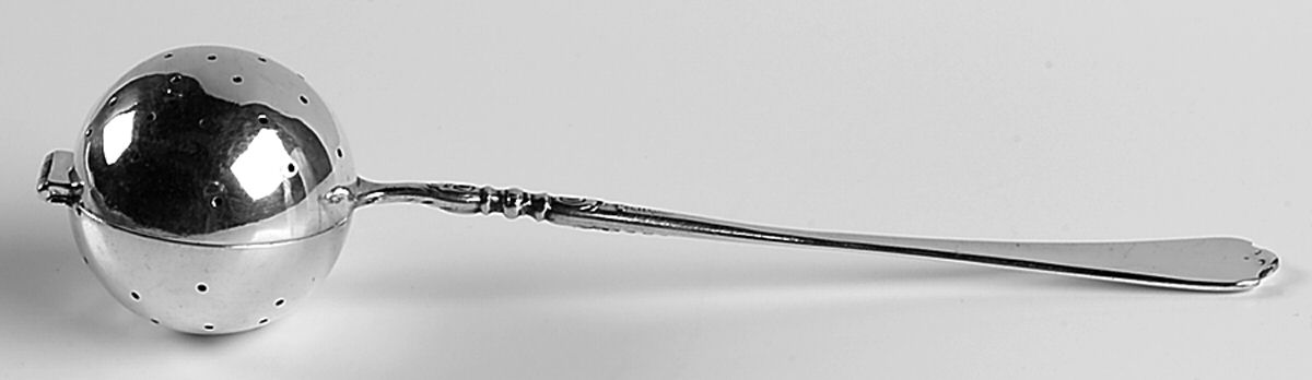 Nellie Custis (Sterling, 1915) Solid Individual Tea Ball Spoon by Lunt Silver-1