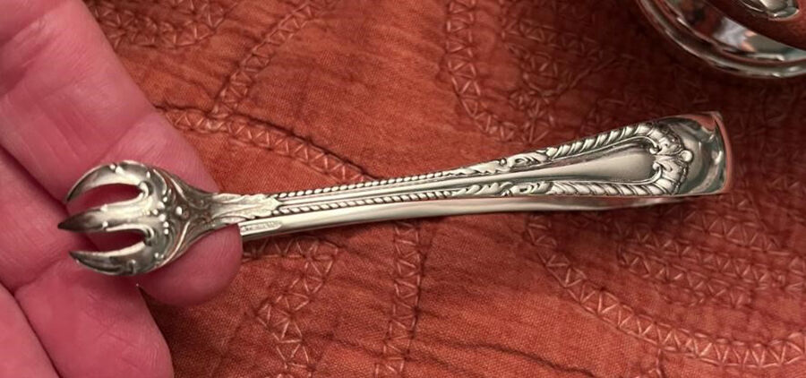 Old Dominion (Sterling, 1898) Small Sugar Tongs by Lunt Silver-1