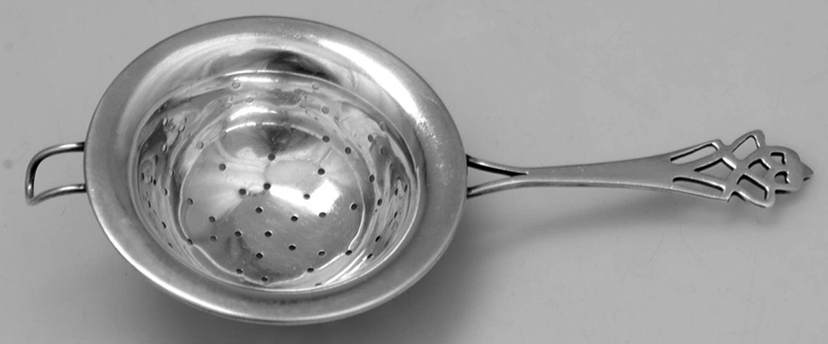 Pynchon (Sterling, 1910) Solid Individual Overcup Tea Strainer by Lunt Silver-1