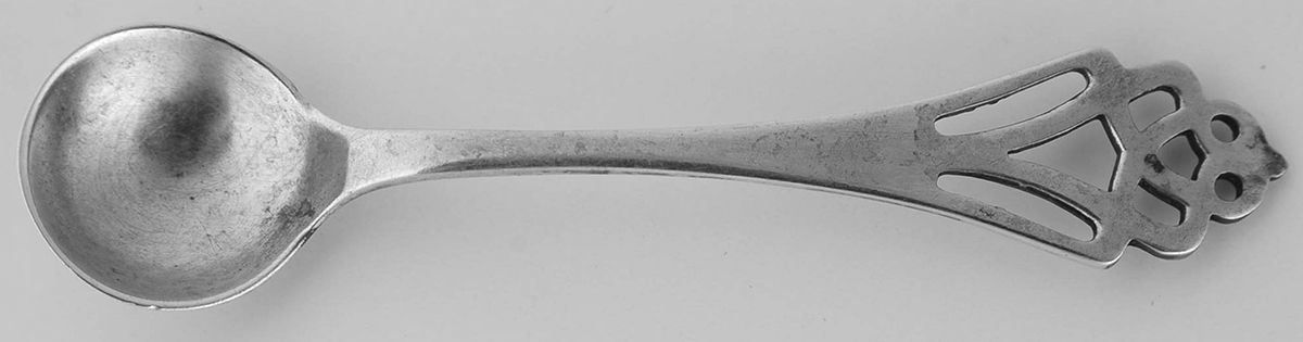 Pynchon (Sterling, 1910) Individual Salt Spoon by Lunt Silver-1