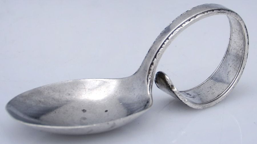 William & Mary (Sterling, 1921, No Monos) Curved Handle Baby Spoon by Lunt Silver-1