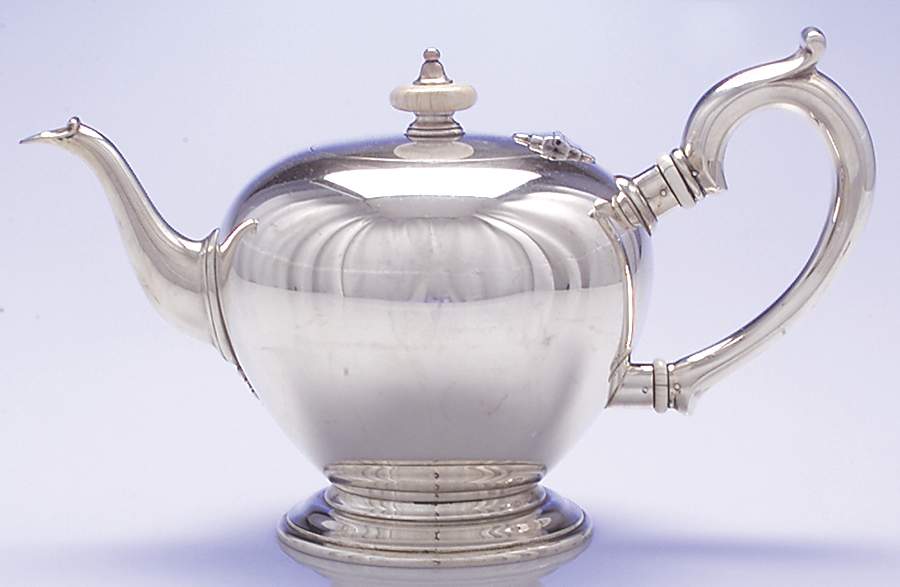 Early American-Plain (Sterling, Hollowware)  Teapot by Lunt Silver-1