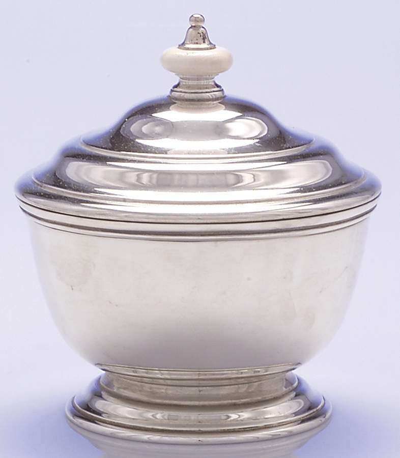 Early American-Plain (Sterling, Hollowware)  Sugar Bowl & Lid by Lunt Silver-1
