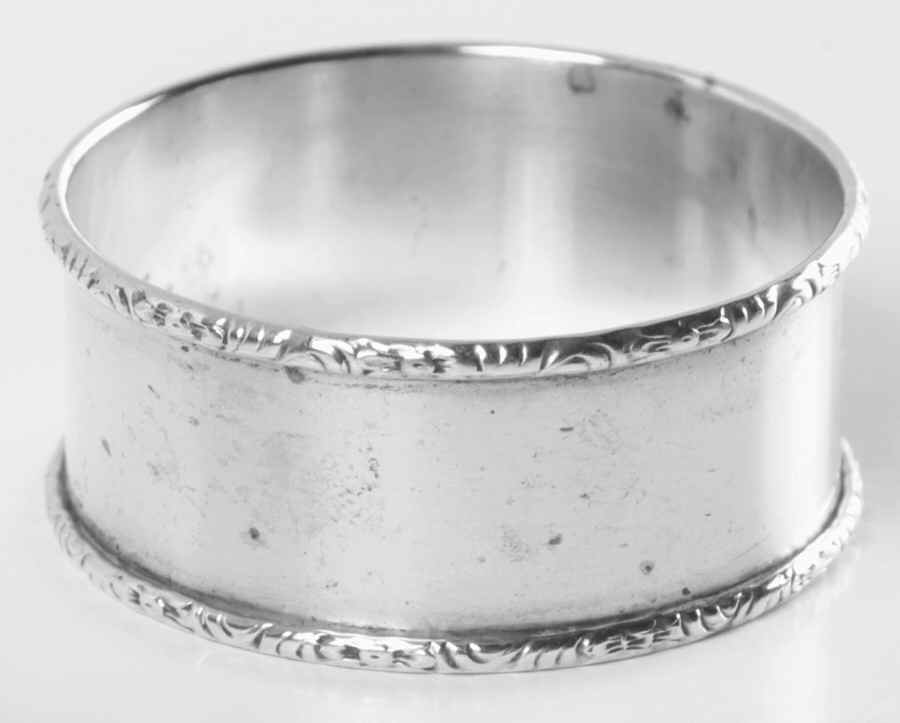 William & Mary (Sterling, Hollowware)  Round Napkin Ring by Lunt Silver-1