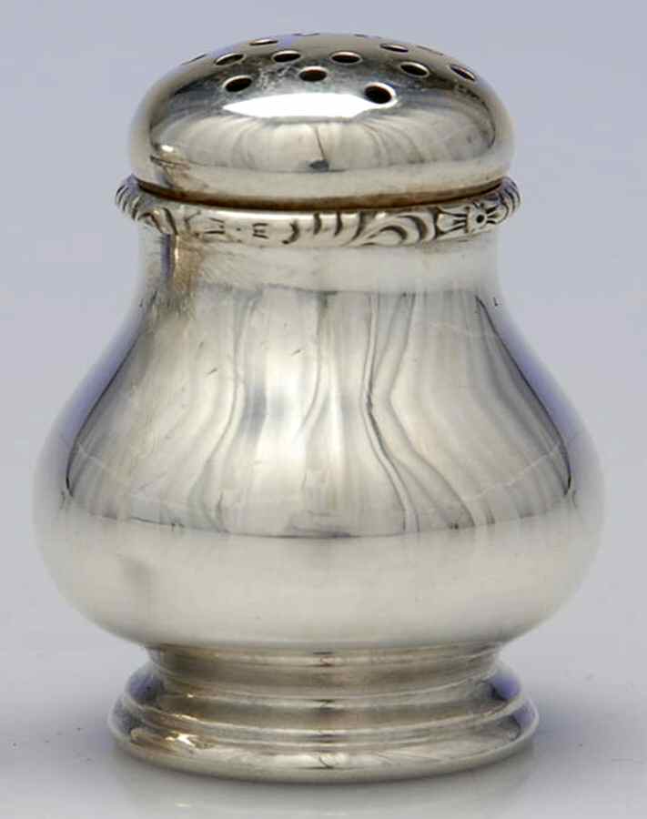 William & Mary (Sterling, Hollowware)  Individual Salt Shaker by Lunt Silver-1