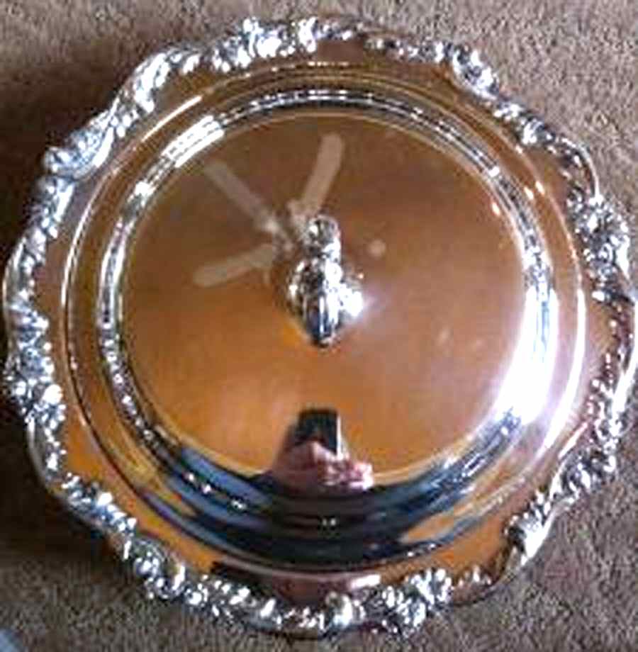 Eloquence (Silverplate, Hollowware) Plated Round Covered Vegetable Bowl by Lunt Silver-1