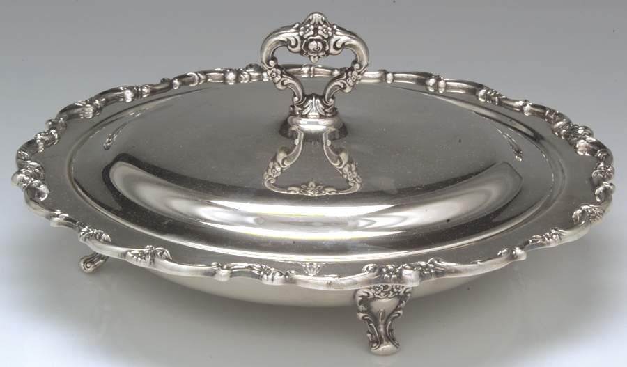 Modern Victorian (Silverplate, Hollowware) 13" Pie Plate & Lid by Lunt Silver-1