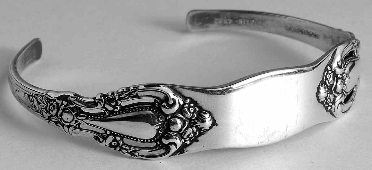 Eloquence (Sterling, 1953, Hollowware) Cuff Bracelet by Lunt Silver-1