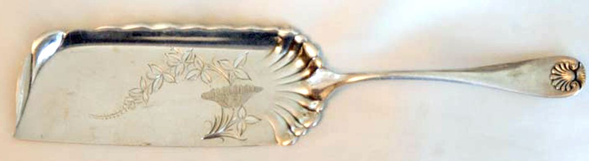 Shell (Silverplate) Large Bright Cut Crumber Knife by Lunt Silver-1